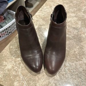 Brown booties good condition